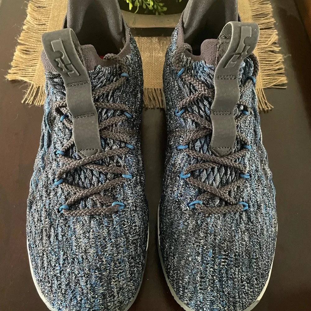 LeBron 15 low men’s size 8 1/2 8.5 - Picture 10 of 10
